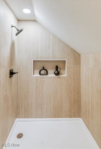 3526 Raymont Boulevard, University Heights, OH 44118