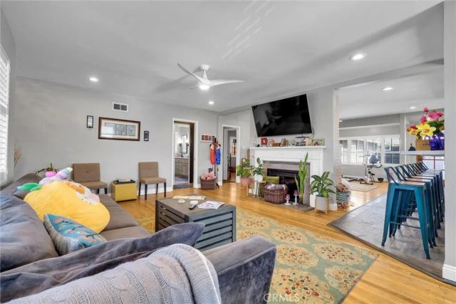 6104 S La Cienega, Ladera Heights, CA 90056