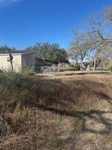 403 County Road 324, Alice, TX 78332