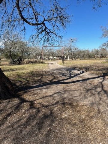403 County Road 324, Alice, TX 78332