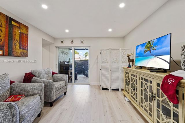 10310 NW 5th Ter 4-26, Miami, FL 33172