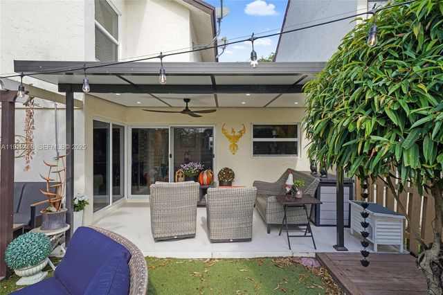 10310 NW 5th Ter 4-26, Miami, FL 33172