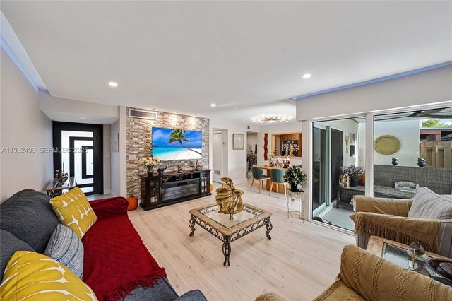 10310 NW 5th Ter 4-26, Miami, FL 33172