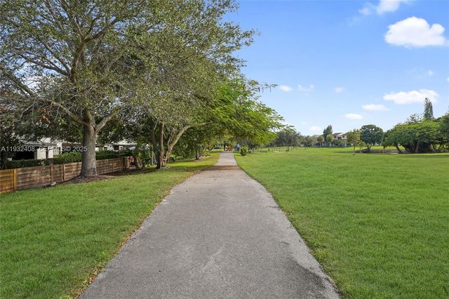 10310 NW 5th Ter 4-26, Miami, FL 33172