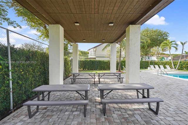 10310 NW 5th Ter 4-26, Miami, FL 33172