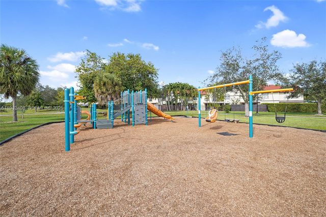 10310 NW 5th Ter 4-26, Miami, FL 33172