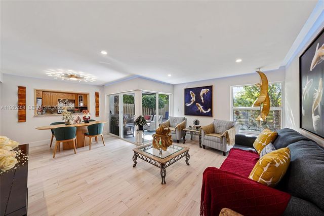 10310 NW 5th Ter 4-26, Miami, FL 33172