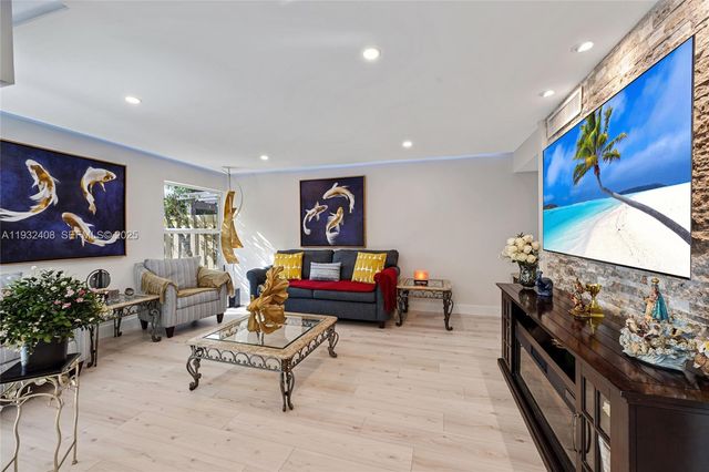 10310 NW 5th Ter 4-26, Miami, FL 33172