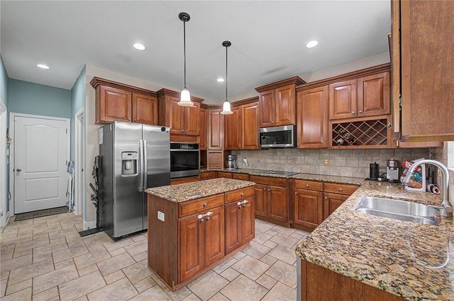 8137 LAGERFELD DRIVE, Land O Lakes, FL 34637
