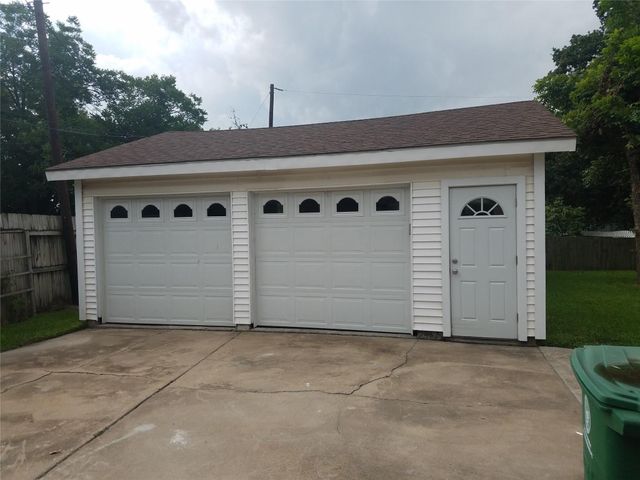 5706 Saxon Drive, Houston, TX 77092