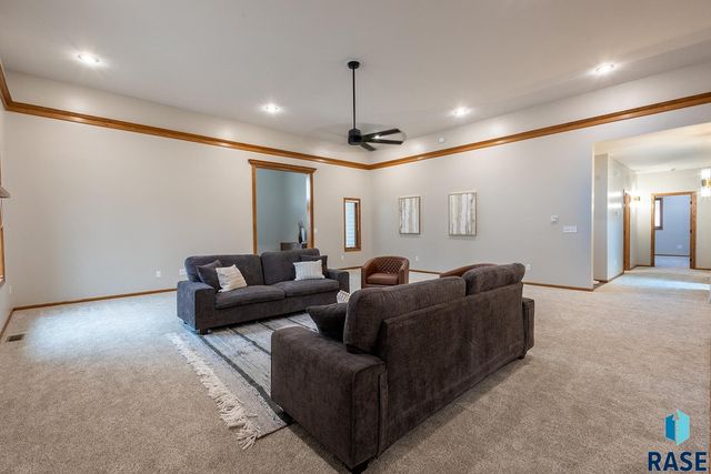 7 N Sun Valley Pl Place, Sioux Falls, SD 57110