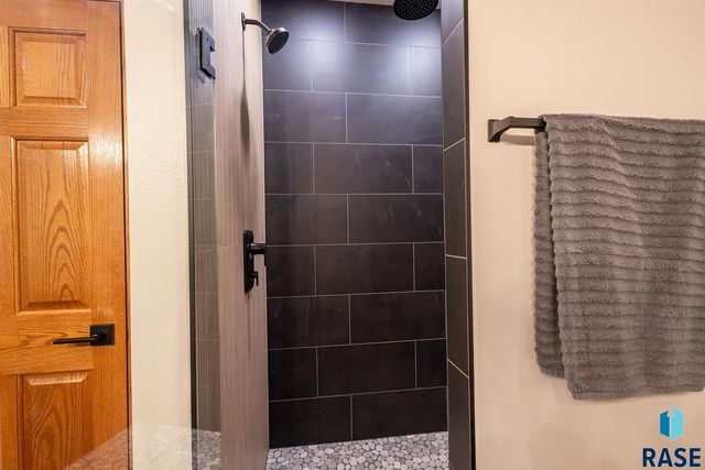 7 N Sun Valley Pl Place, Sioux Falls, SD 57110