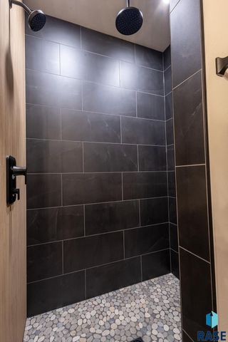 7 N Sun Valley Pl Place, Sioux Falls, SD 57110