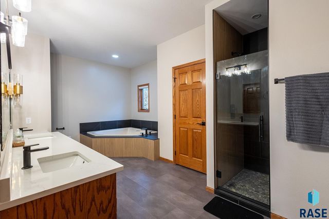 7 N Sun Valley Pl Place, Sioux Falls, SD 57110