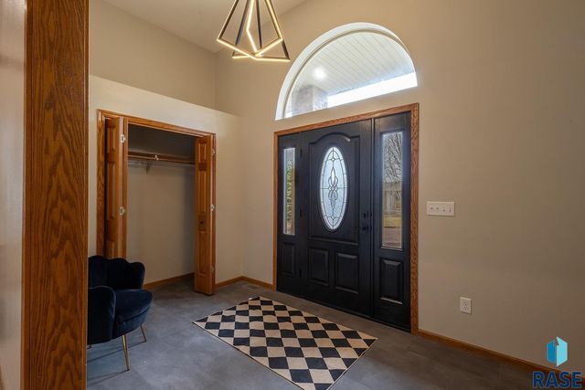 7 N Sun Valley Pl Place, Sioux Falls, SD 57110