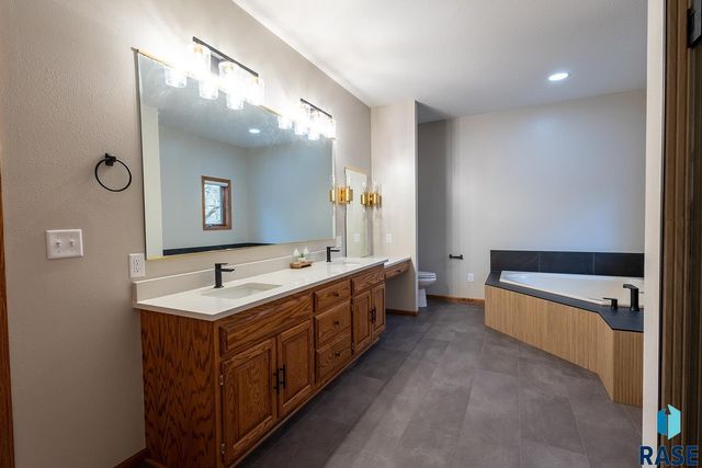 7 N Sun Valley Pl Place, Sioux Falls, SD 57110