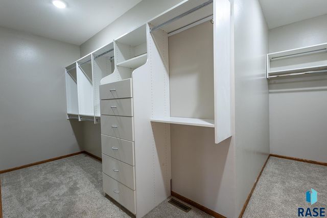 7 N Sun Valley Pl Place, Sioux Falls, SD 57110