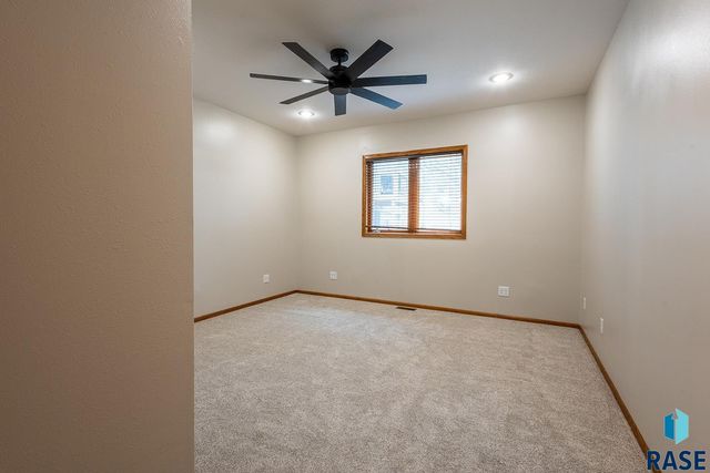 7 N Sun Valley Pl Place, Sioux Falls, SD 57110