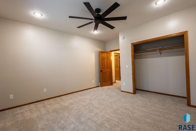 7 N Sun Valley Pl Place, Sioux Falls, SD 57110