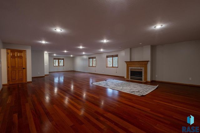 7 N Sun Valley Pl Place, Sioux Falls, SD 57110