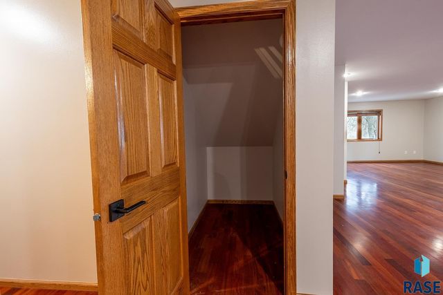 7 N Sun Valley Pl Place, Sioux Falls, SD 57110