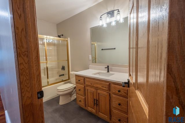 7 N Sun Valley Pl Place, Sioux Falls, SD 57110