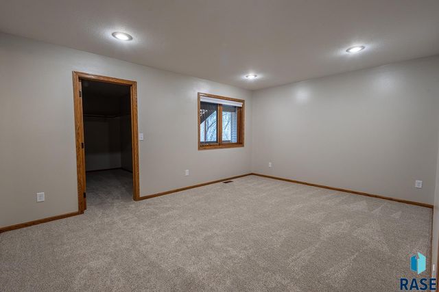 7 N Sun Valley Pl Place, Sioux Falls, SD 57110