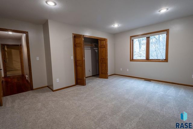 7 N Sun Valley Pl Place, Sioux Falls, SD 57110
