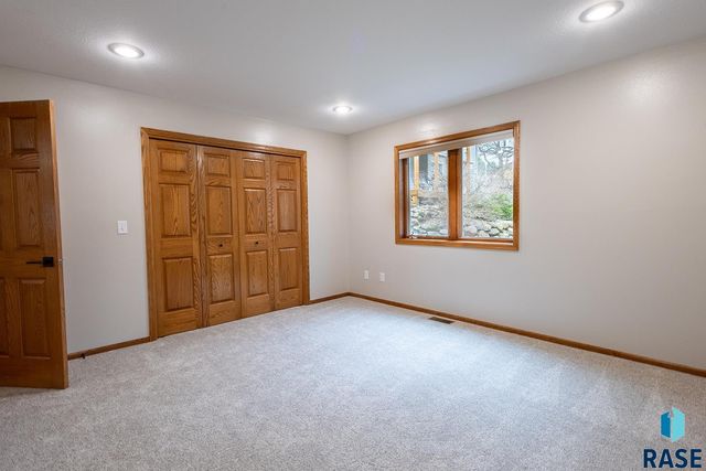 7 N Sun Valley Pl Place, Sioux Falls, SD 57110