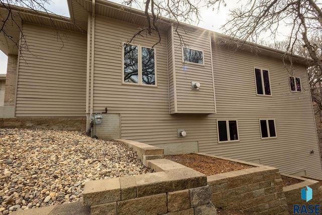 7 N Sun Valley Pl Place, Sioux Falls, SD 57110