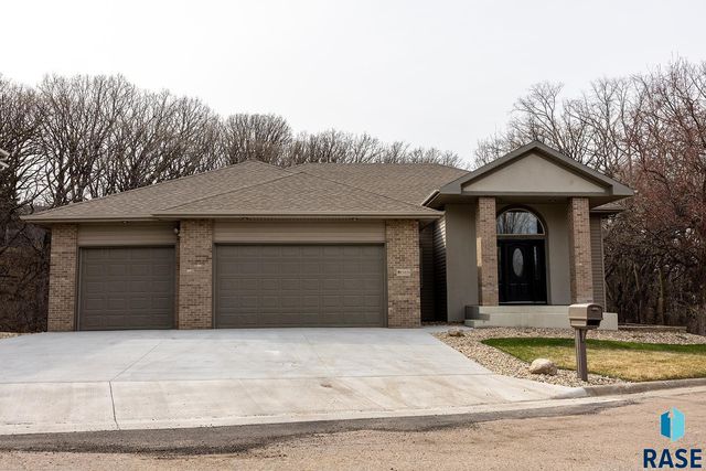 7 N Sun Valley Pl Place, Sioux Falls, SD 57110