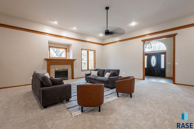 7 N Sun Valley Pl Place, Sioux Falls, SD 57110