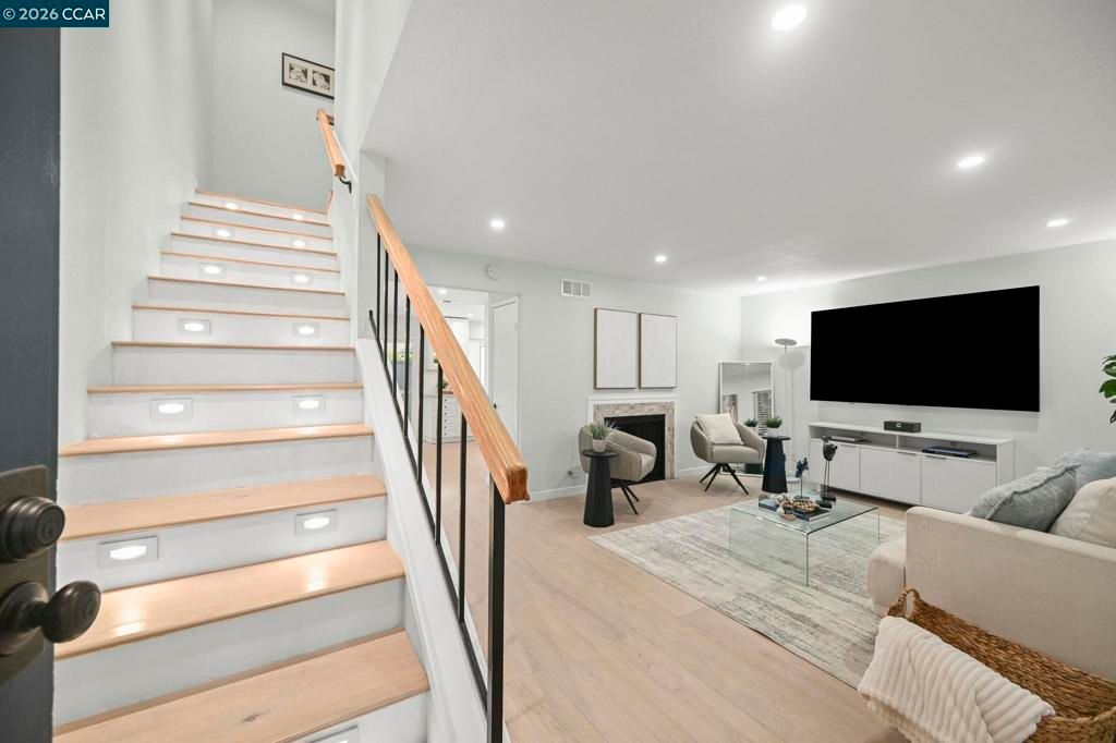 Image 10 of property listing at 476 Sycamore Cir, Danville, CA 94526