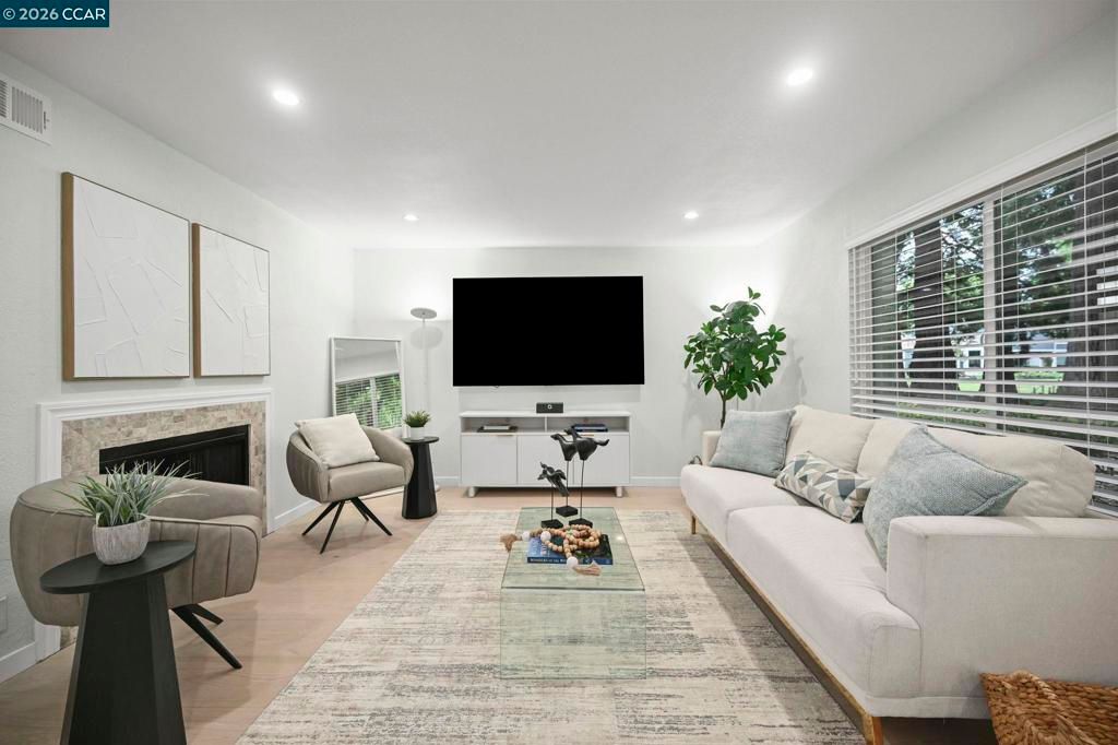 Image 11 of property listing at 476 Sycamore Cir, Danville, CA 94526