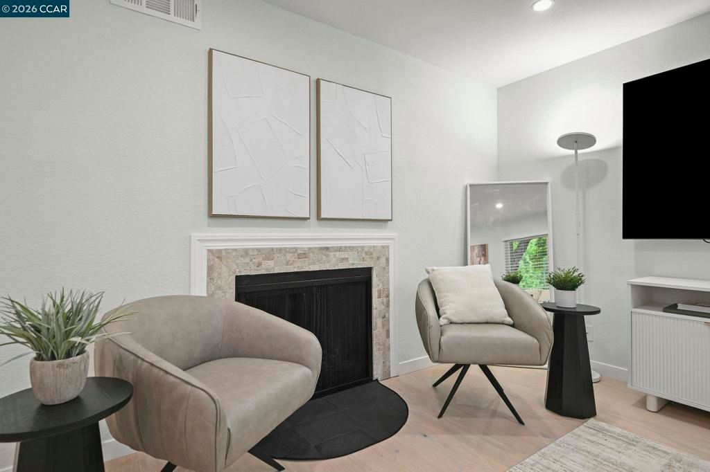 Image 15 of property listing at 476 Sycamore Cir, Danville, CA 94526