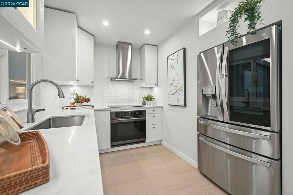 Image 4 of property listing at 476 Sycamore Cir, Danville, CA 94526