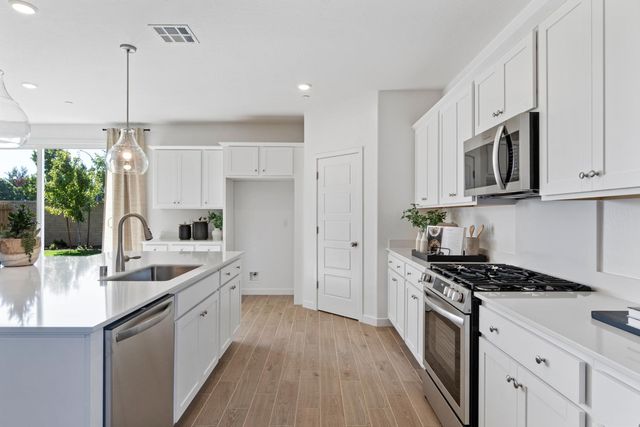 3431 N Mcarthur Avenue, Fresno, CA 93727