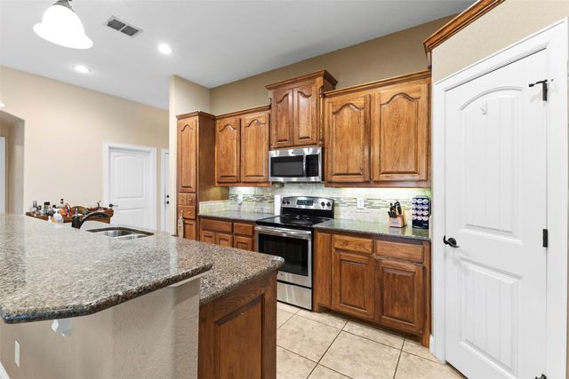 204 Briarstone Drive, Alvarado, TX 76009