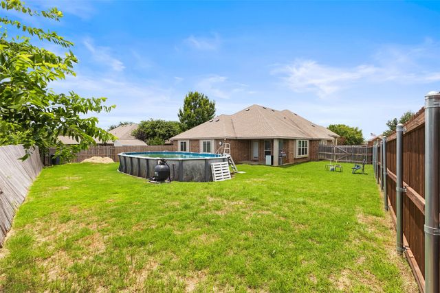 204 Briarstone Drive, Alvarado, TX 76009