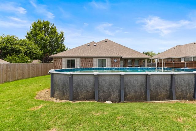 204 Briarstone Drive, Alvarado, TX 76009