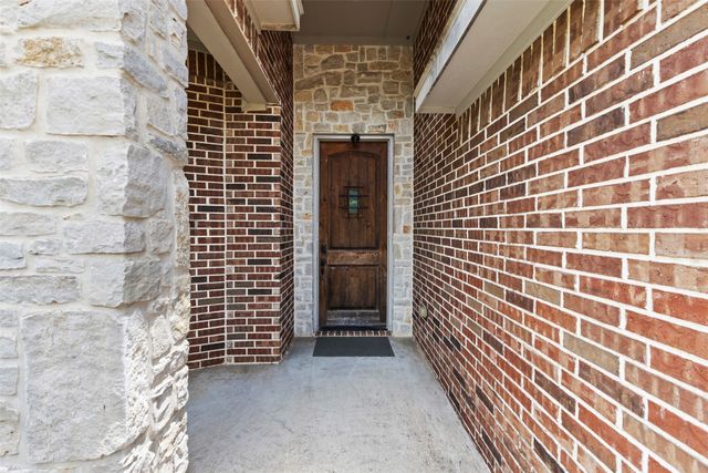 204 Briarstone Drive, Alvarado, TX 76009