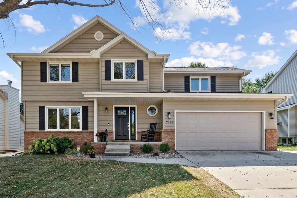 7126 Aspen Drive, West Des Moines, IA 50266