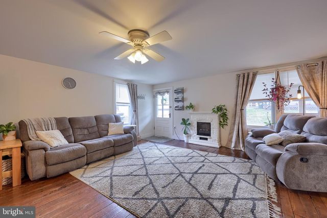 920 CHESTNUT ST, Akron, PA 17501