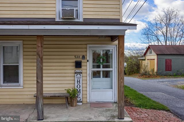 920 CHESTNUT ST, Akron, PA 17501