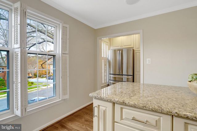 2325 S QUEEN ST, Arlington, VA 22202