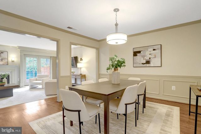 2325 S QUEEN ST, Arlington, VA 22202