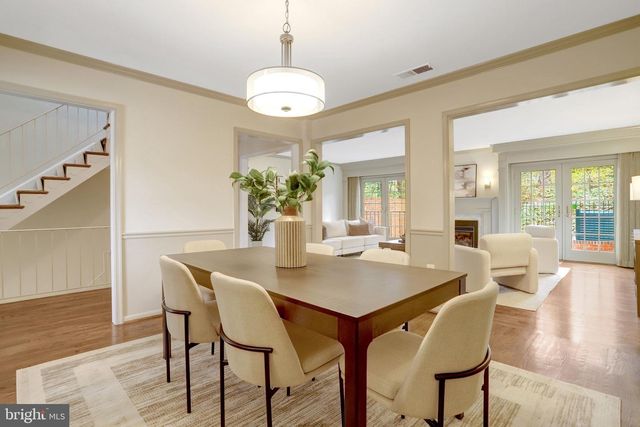 2325 S QUEEN ST, Arlington, VA 22202