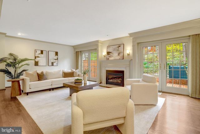 2325 S QUEEN ST, Arlington, VA 22202