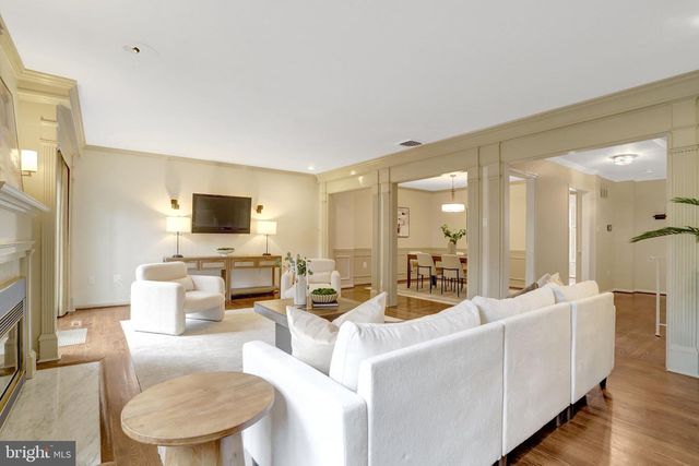 2325 S QUEEN ST, Arlington, VA 22202