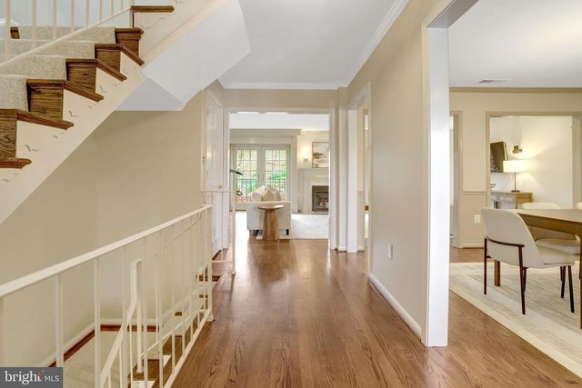 2325 S QUEEN ST, Arlington, VA 22202